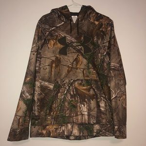 Men’s Size Medium Camo Under Armour Sweatshirt